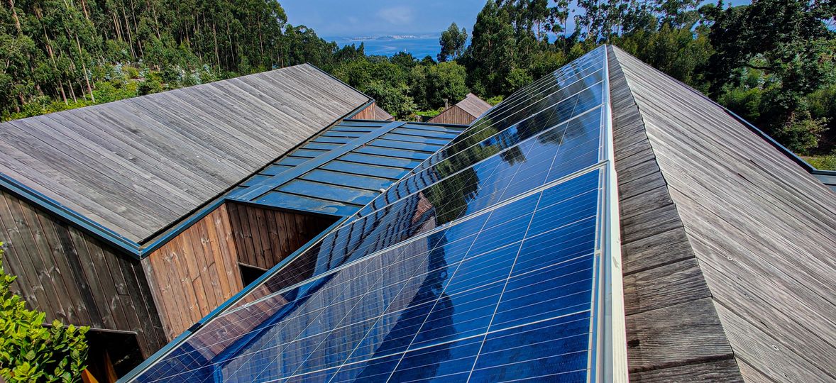 Instalación de paneles solares fotovoltaicos en Cabañas de Udra